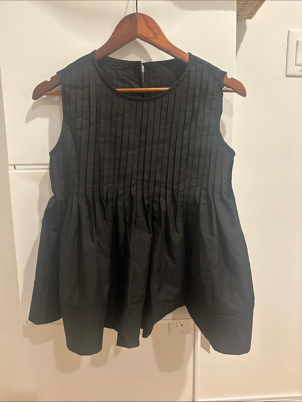 Commense Black Sleeveless Pleated Peplum Blouse
